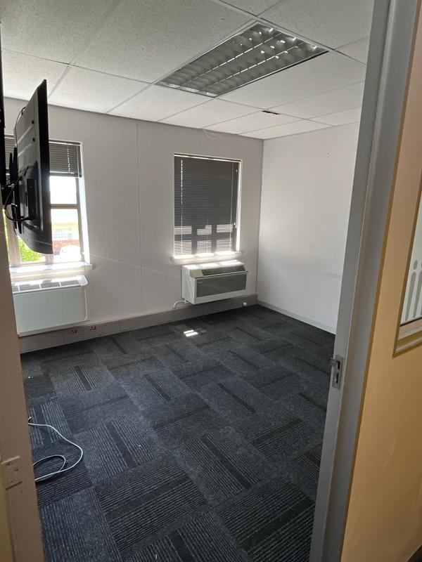 To Let Commercial Property for Rent in Newton Park Eastern Cape